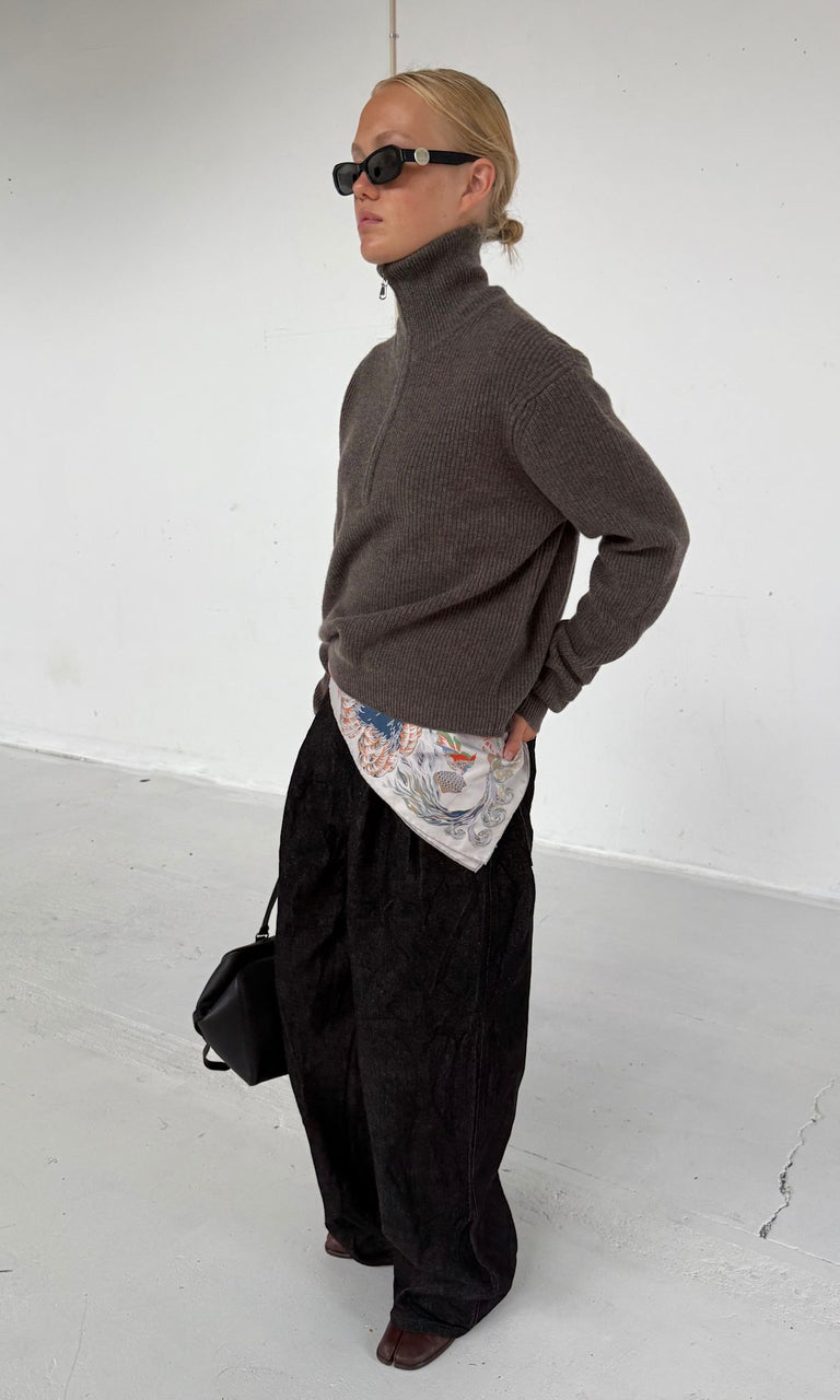 UMA ZIP KNIT - BROWN